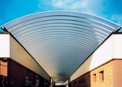 Large span curved infill roof