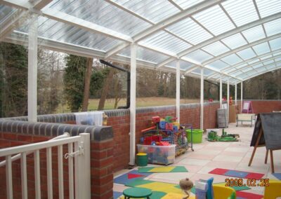 Single skin polycarbonate panels on curved structure